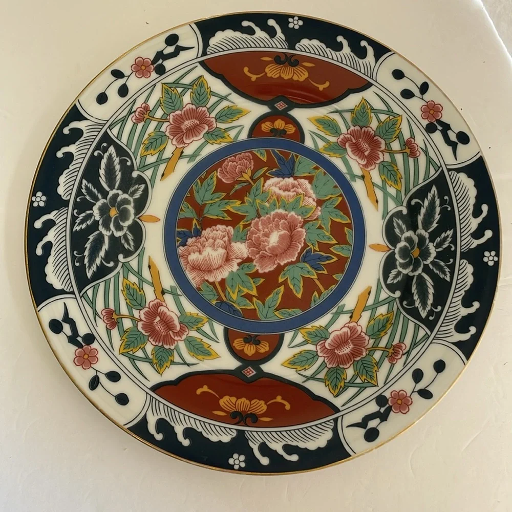 Gump’s Imari Kiku 10.5” plates set of 3